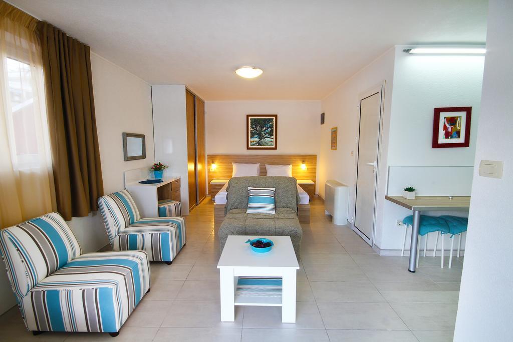 Aruba Apartments تيفات الغرفة الصورة